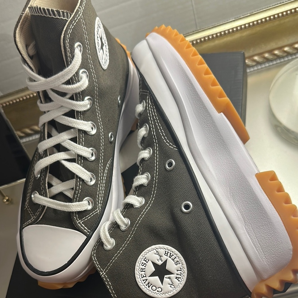 Converse High-Tops in Olive and White with gum Sole - Picture 3 of 9